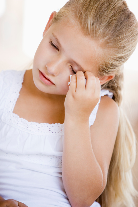 Migraine also occurs in children, the girl has a headache