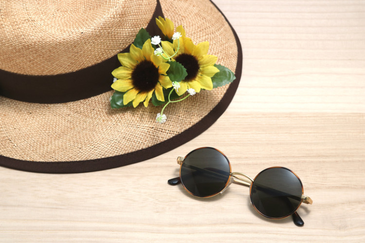 hat with sunflowers and glasses