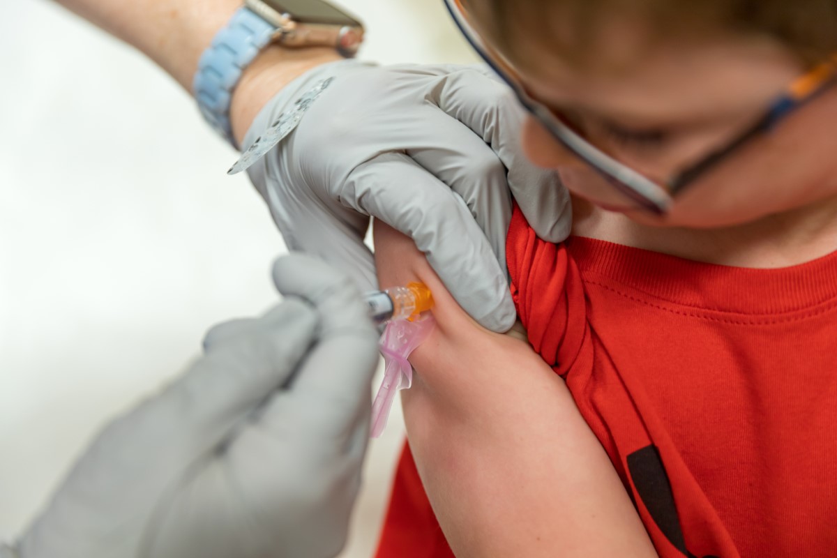 Vaccination of a girl against HPV