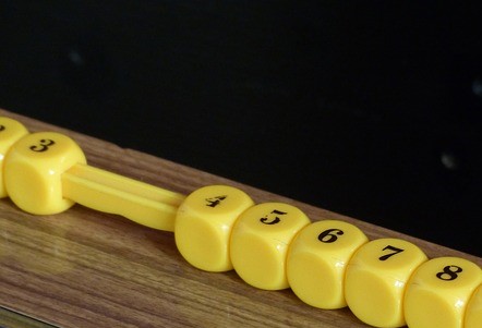 Counter in yellow, numbers from 3 to 8 as a counting aid