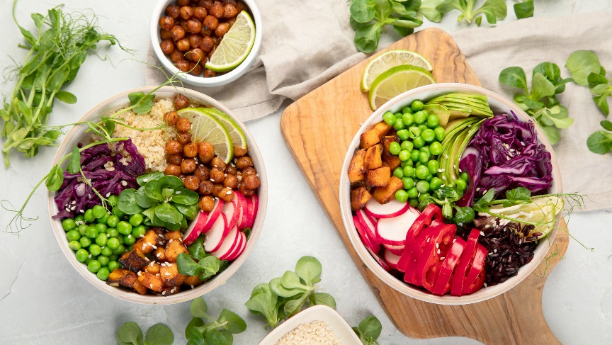 Dinner example: poké bowl: protein (chicken/tofu/chicken), quinoa/rice, edamame beans and fresh vegetables.