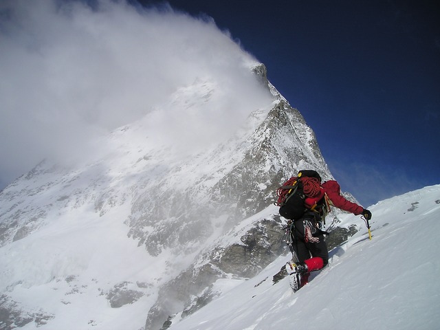 Mountaineer, mountain, snow, climbing, risk of high-altitude pulmonary edema