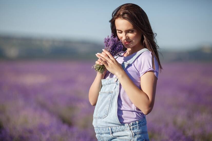 25th week of pregnancy: does the fetus' sense of smell work yet? Does it smell?