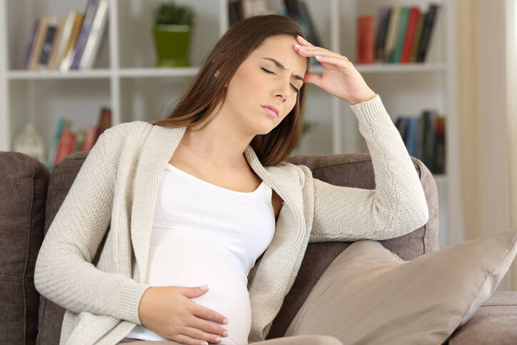 Head spinning in pregnancy: at the beginning and as a symptom, what else does it mean?