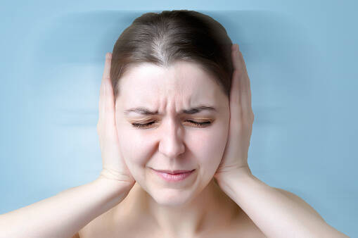 Humming, whistling, pressure in the ears, tinnitus: what are its main causes?