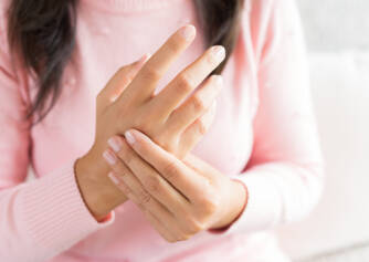 Rheumatoid Arthritis: The First Symptoms of Rheumatism are not Nodes. What is the Treatment?