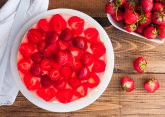 Recipe for healthy strawberry cheesecake with mascarpone