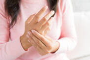 Rheumatoid Arthritis: The First Symptoms of Rheumatism are not Nodes. What is the Treatment?