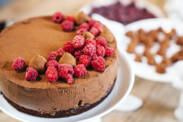 Delicious chocolate cake made from oatmeal and sugar-free? How to make the recipe?