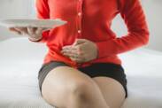 Pain and cramps in the abdomen after eating? Possible causes and treatment